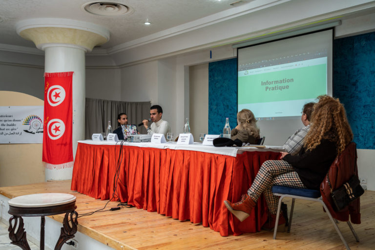 Read more about the article الكلمة الافتتاحية بالجمعيتين في تونس: ليلة البيا وأنور الأحد 2 يناير 2022 (من الساعة 10 صباحًا حتى الساعة 5 مساءً) في فندق ليلا بايا / ياسمين الحمامات “المؤنث الأبدي في العمل” “إرادة العمل من الداخل”